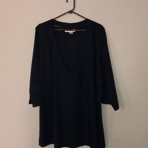 Silhouettes long tunic v-neck blouse